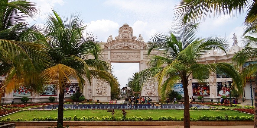 The film city features movie sets, themed attractions, and adventurous activities.