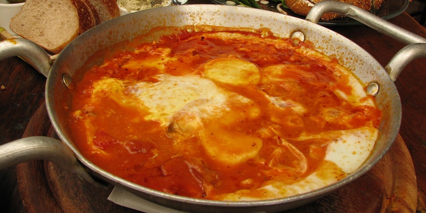 Shakshuka is a popular food choice for Kasol looking for a taste of Israeli cuisine.