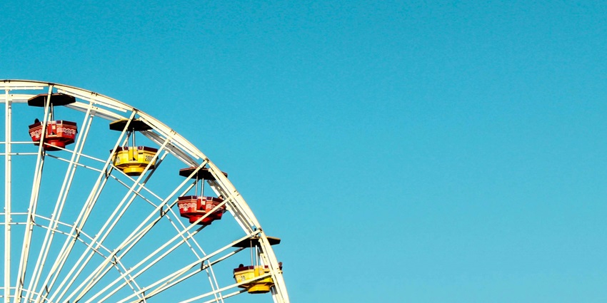A giant ferris wheel at Jack & Hill Adventures, a tourist attraction in Maharashtra.