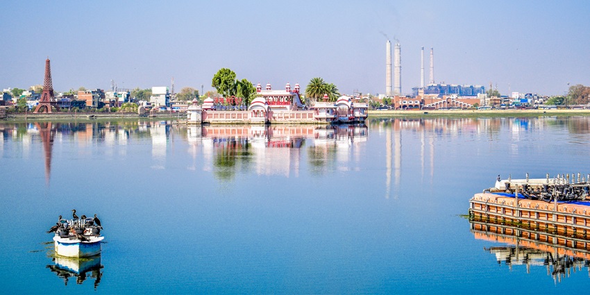 Jagmandir Palace rising in middle of calm Kishore Sagar Lake, Kota, Rajasthan’s lake landmark