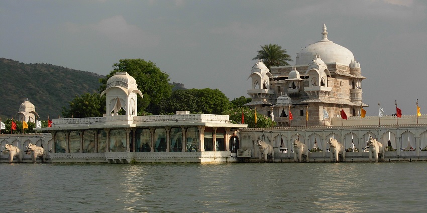 Jag Mandir features a Marble island palace on Lake Pichola, reachable by boat.
