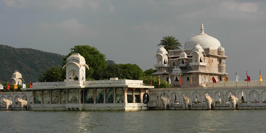 A picture of the Jag Mandir, a famous tourist attraction among visitors and locals alike.