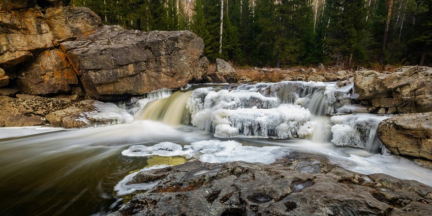 Thick forests and rocky lands surrounding this cascading site makes it worth visiting.