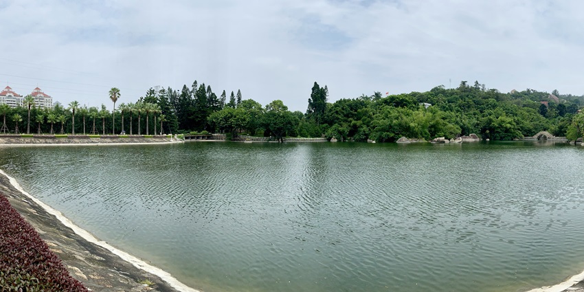 An image of the serene Jagatdev Talab, a man-made lake in the vicinity of Satna.