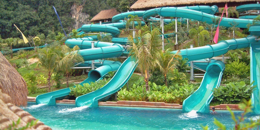 Image of slide in the Jagdamba Fun World park, one of the thrilling spots near Chandrahasini Temple.