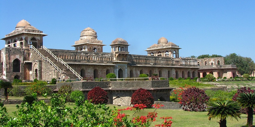 An image showing Jahaz Mahal, or the Ship Palace, is an architectural marvel that appears to float between two lakes.