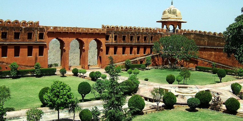 Jaigarh Fort in Jaipur, Rajasthan offers stunning views and impressive architecture.