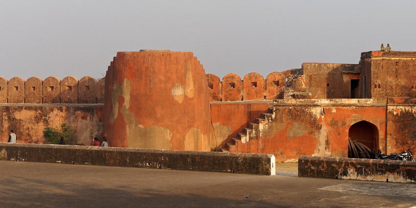 Image of the historic Jaigarh Fort with expansive views and military architecture.