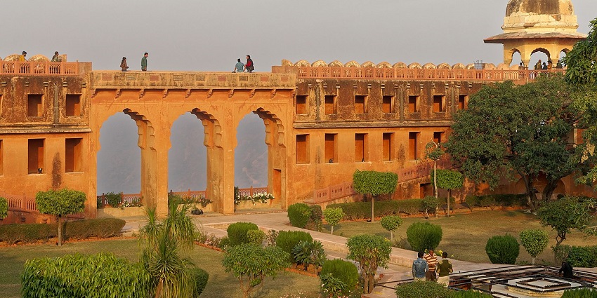 The garden and north wall of Jaigarh fort in Jaipur which is a sight to behold