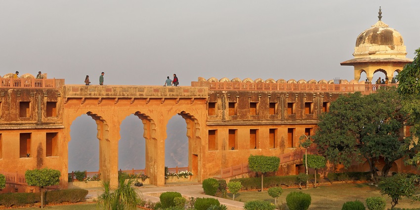 Inside view of Jaigarh Fort, the impressive architecture of the fort's inner courtyard. The best place near Anokhi Museum.