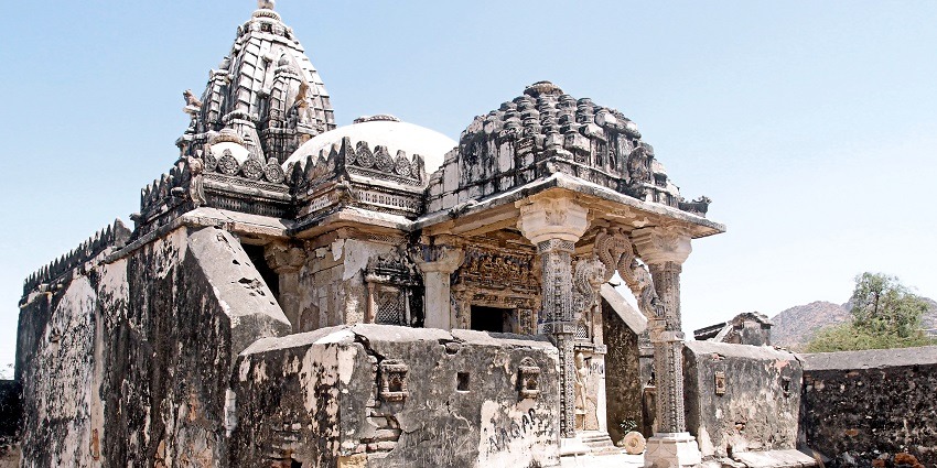 The beautifully carved Jain Temple is depicted as the beauty of architecture and worship.