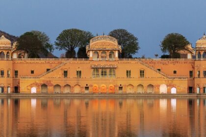 An image showing a majestic view of Jal Mahal, which is located in Jaipur, Rajasthan.