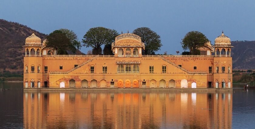 An image showing a majestic view of Jal Mahal, which is located in Jaipur, Rajasthan.