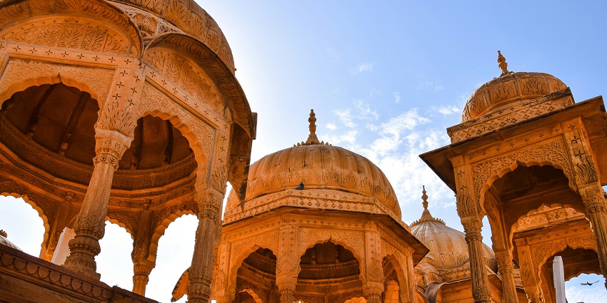 he majestic Jaisalmer Fort, one of the best places to visit in Rajasthan in October.