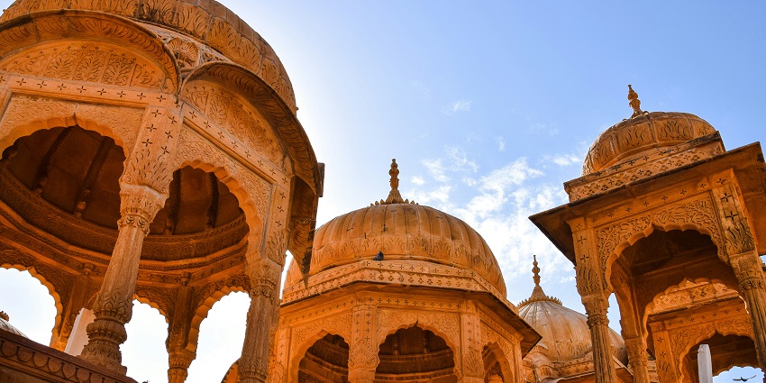 Paragliding over Jaisalmer offers breathtaking views of the fort and dunes for everyone.