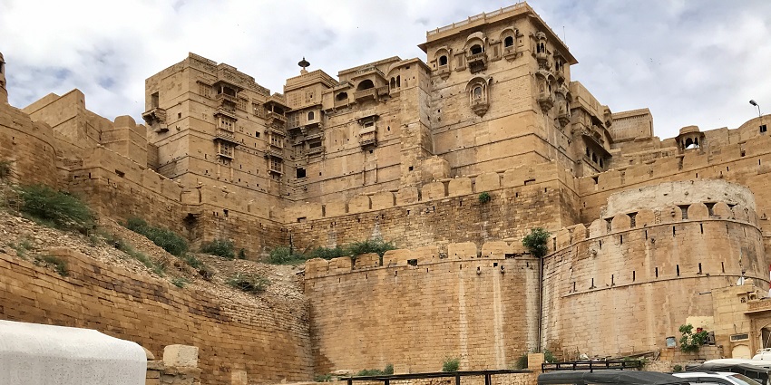 Jaisalmer's golden skyline features stunning forts, havelis, and stunning sunset views.