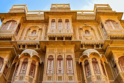 Majestic front view of the Jaisalmer Fort Palace Museum, showcasing grand architecture.