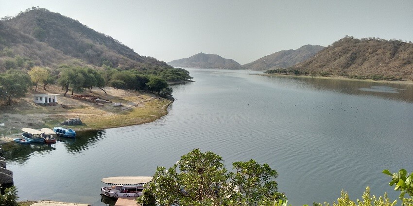 The Jaisamand Lake is a great spot to enjoy bird watching and boating activities.