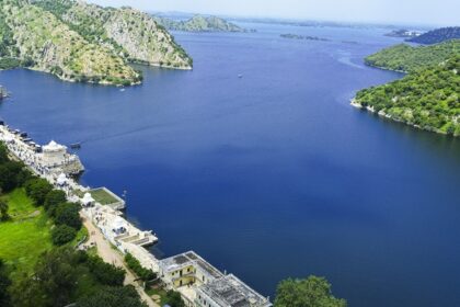 A serene view of Jaisamand Lake, surrounded by the dense greenery of Jaisamand Wildlife Sanctuary