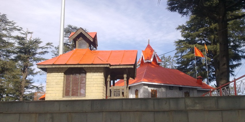 Jakhoo Mandir, dedicated to Lord Hanuman, is one of the best Shimla temples.