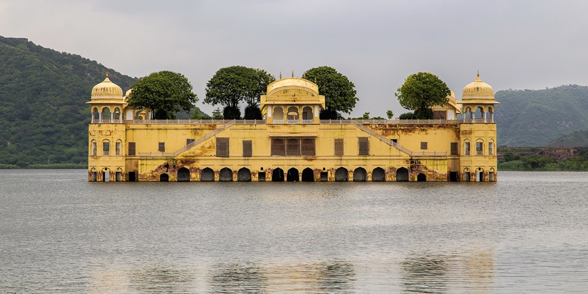 Jal Mahal shimmering on Man Sagar Lake, the best place near Sunshine Water Park