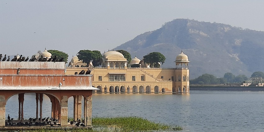 Reflection of Jal Mahal on the calm waters of the lake is a magical sight to witness.