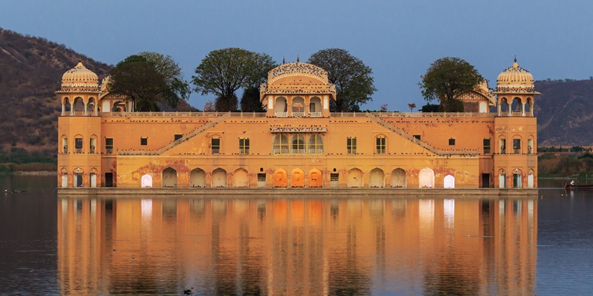 A serene evening view of Jal Mahal, one of the places to visit in Jaipur with friends.