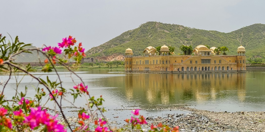 A breathtaking vista of the Jal Mahal Palace, a tourist attraction near Mahendragarh Fort.