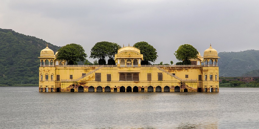 Jal Mahal is among the best places to visit in Jaipur in the evening, showcasing serene architecture.