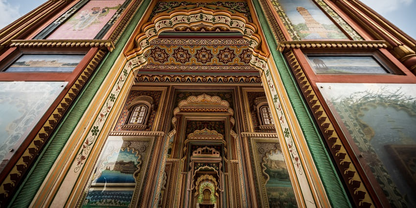 Close up image of the Jam Gate, offering an insight to the unique architecture of Maheshwar