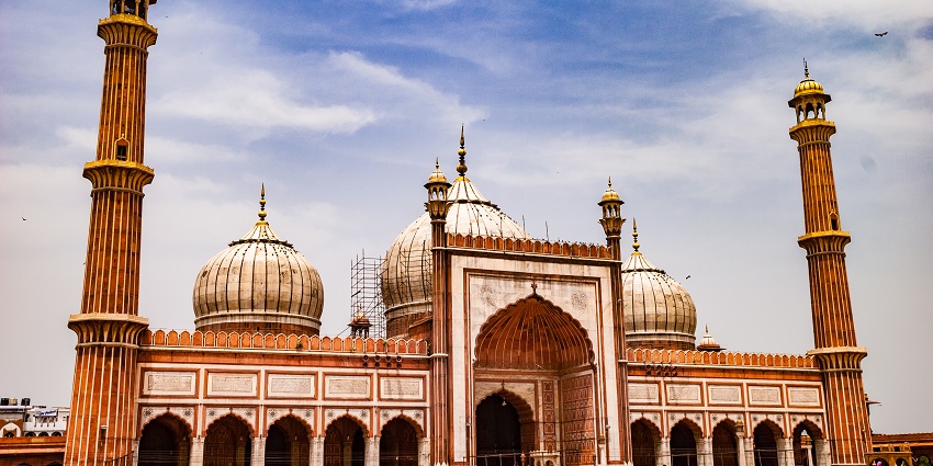 Jama Masjid is one of the best attractions to explore near the Lal Qila Museum.