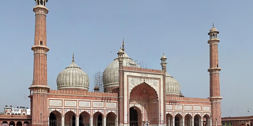 Jama Masjid is one of the top tourist hotspots in Delhi that is perfect for a family outing