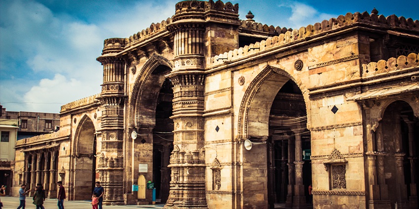 Jama Masjid is one of the best places to visit around Sidi Saiyyed Mosque for all.