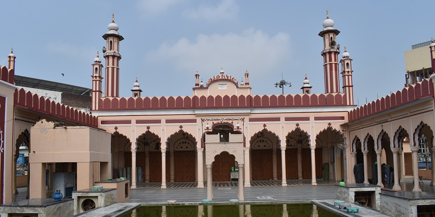 An image of Jama Masjid which is one of the famous mosques in Gurgaon, Haryana.