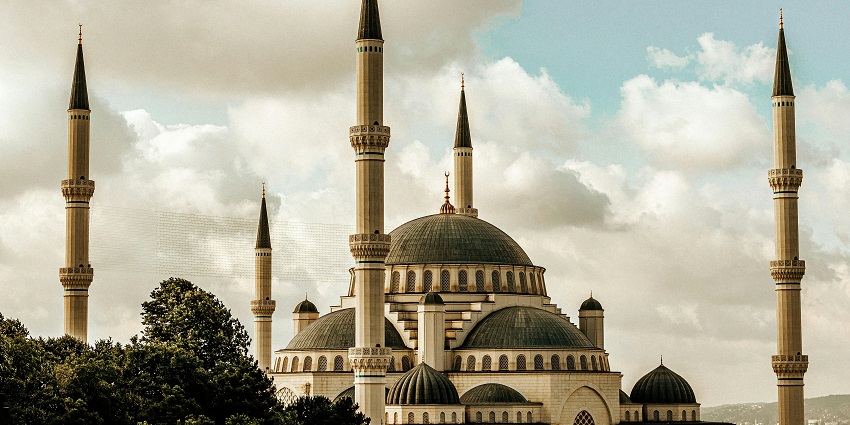 Jama Masjid is one of the popular mosques in Shimla rich in culture and architecture.