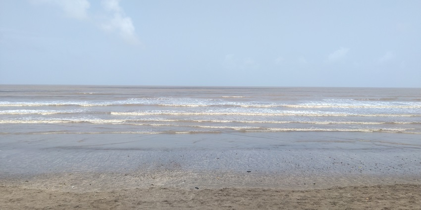Jampore Beach is one of the most breathtaking places to visit around Dandi Beach Museum.