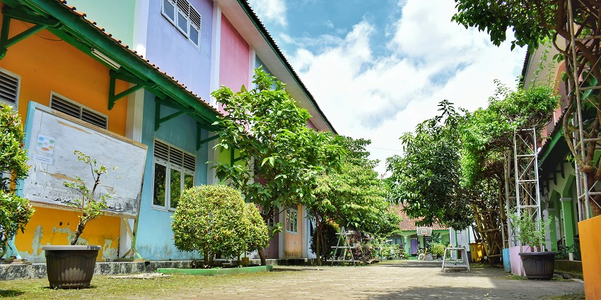 Janakpuri Community Centre organises various yoga sessions, and events to take part in.