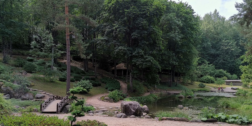 Enjoy the amazing views at the Japanese Garden in Goa that lies near this fort
