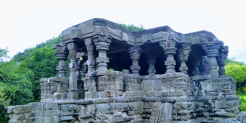 Chembur tourist places include Jarimari Mata Temple, a spiritual site for community devotion.