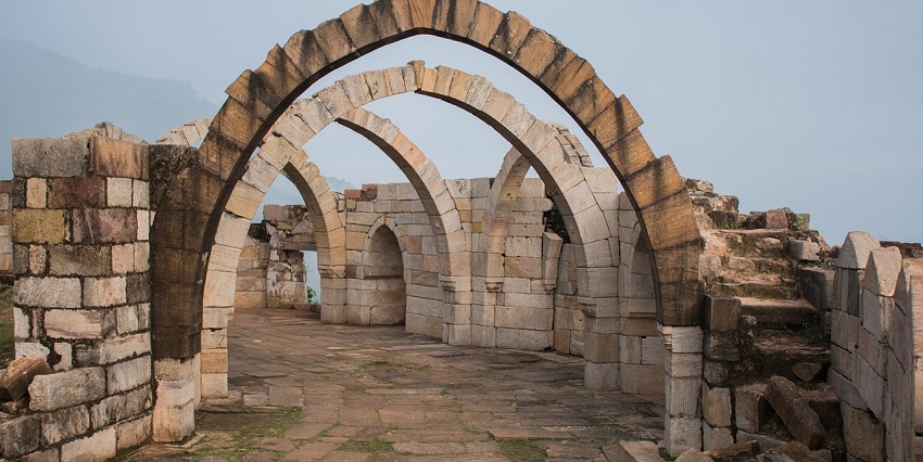 Beautiful archway on the roof of Jasol Fort forming a entrance