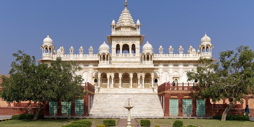 A night view of Jaswant Thada which is one of the serene tourist places in Jodhpur.