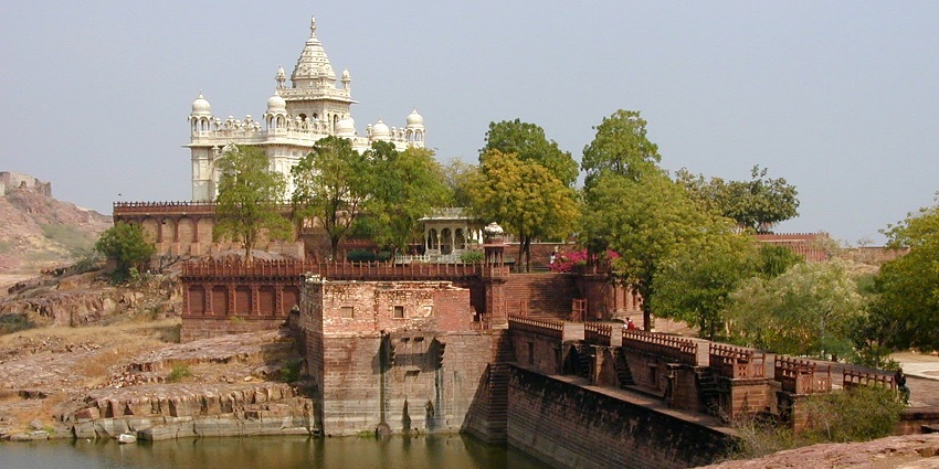 The Jaswant Thada Lake is a must-visit attraction to explore near Mehrangarh Fort.