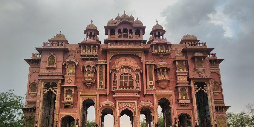 Jawahar Circle Garden features lawns, flower beds, and a musical fountain.