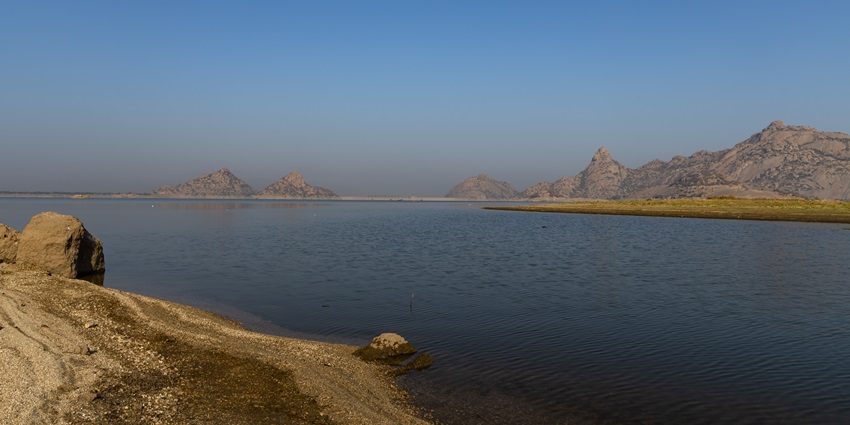 Jawai Dam, located in Rajasthan, and surrounded by rugged hills, is one of the best locations near Jawai National Park.