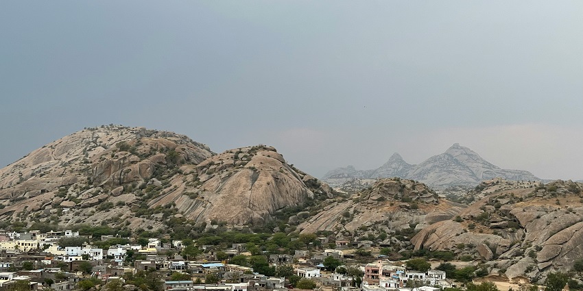 A bird’s eye view of the Jawai Village, one of the quaint offbeat places in Rajasthan.
