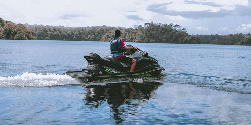 Jet skiing is one of the most popular Anjuna Beach water sports for all adventure junkies.
