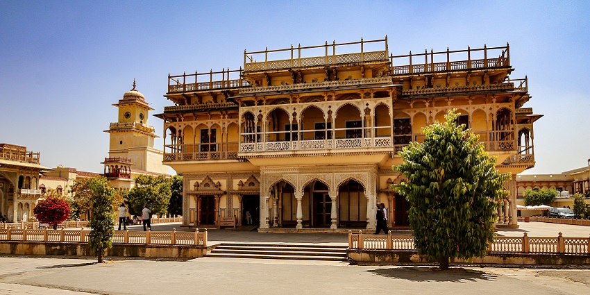 Jewels Lake Palace, a stunning site in Jaipur, showcases the best museum in Jaipur