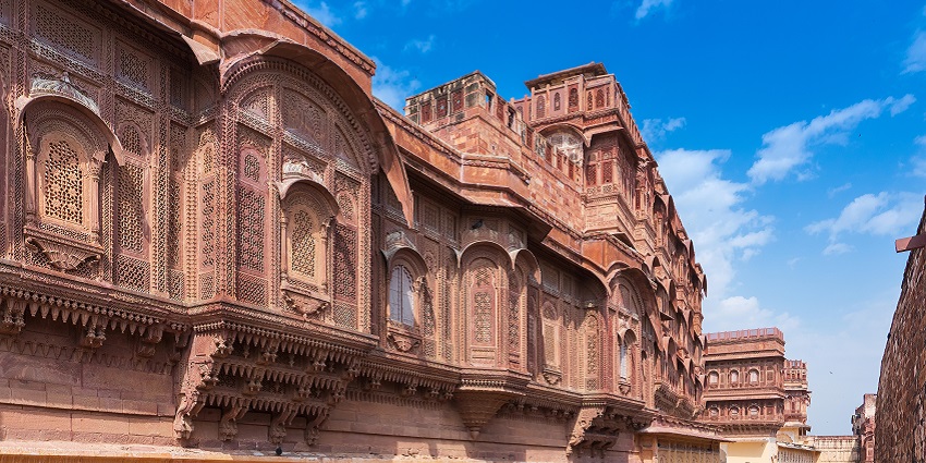 A long ornate hallway inside a palace, among the best palaces near Mehrangarh Fort.