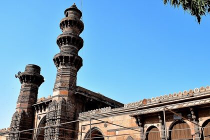 The front view of the splendid Jhulta Minara Sidi Bashir Mosque in Gujarat in all its beauty