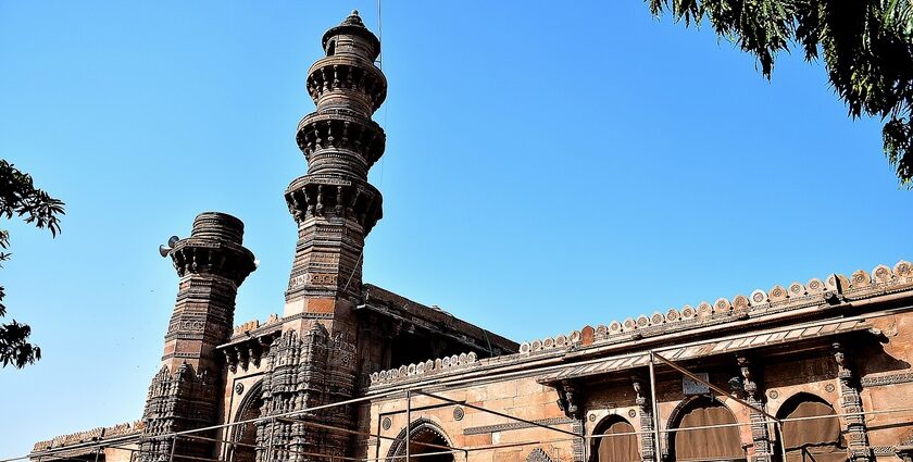 The front view of the splendid Jhulta Minara Sidi Bashir Mosque in Gujarat in all its beauty